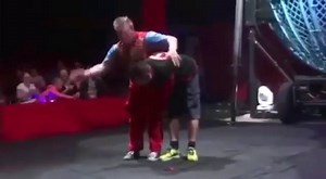 34K views · 199 reactions | Le pire clown - Il envoie un spectateur à l'hôpital. ESSAYEZ DE NE PAS ÊTRE MAL À L'AISE: #7 | Codes de Dylan Codron. | Facebook