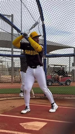 First look at a dreadless Luis Campusano. Campy was clean cut playing for Licey at the end of 2025 but this is the first time seeing this look in a Padres uniform. #sandiegopadres #padresbaseball #luiscampusano #peoriasportscomplex