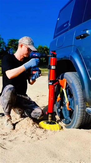 1.1K views · 231 reactions | How to solve the problem of a car getting stuck in the sand #autorepair #diytools #powertools #roadtrip #transportation #cardealership #caraccessories #gymlife #carmaintenance #automotive #tireshop #tireservice #premiumservices #tireservicetech #howto #didyouknow #carcare #carculture #attentiontodetail #newtires #newwheels #story #motorcycles #antiques #livemusic #visualcontent #artshow #tools #DiscountDeals #localevent | Ecomotion Ai | Facebook