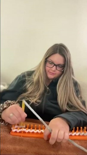 I linked my step by step tutorial on loom knitting:) #loomknit #loomknitting #knitting #craft #diy