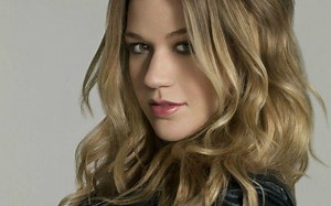 从酒吧服务员到格莱美！她的人生太励志了，选秀改变了她的一生！