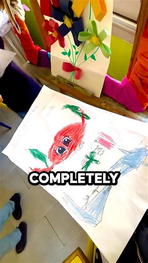 Teacher Challenges Students To Draw Using The Same Pair Of Eyes @meriem_art_teacher #shorts