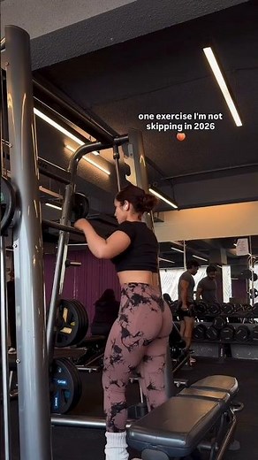 Bulgarian Split Squats #glutes #quads #gluteworkout #gymmotivation #gym #gymgirl #leg #short