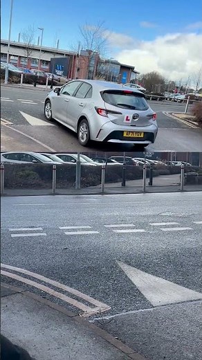 HOW TO APPROACH A GIVE WAY LINE | UK DRIVING TIPS | GIVE WAY JUNCTIONS