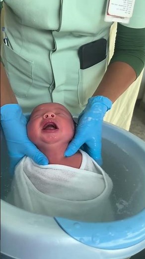 How to Gently Bathe a Baby | Safe & Caring Baby Bath Routine