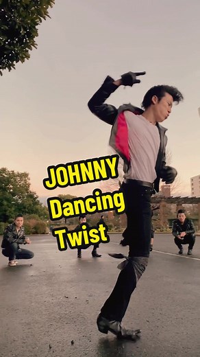 JOHNNY Dancing Twist at Yamashita Park 21-1-24 #johnnypandora #rockabilly #rocknroll #showa #ジョニーパンドラ #ロックンロール #ロカビリー #昭和 #japon #japan #giappone #일본 #로큰롤 #쇼와 #摇滚乐 #twist #ツイスト