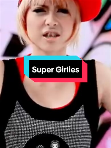 ternyata ini tohh video klipnya.. ternyata 2011 lalu .. dulu sering dengar tapi ga pernah liat video klip dan mengenal anggotanya . #supergirlies #syahruniaryanti #womensmusic #girlband
