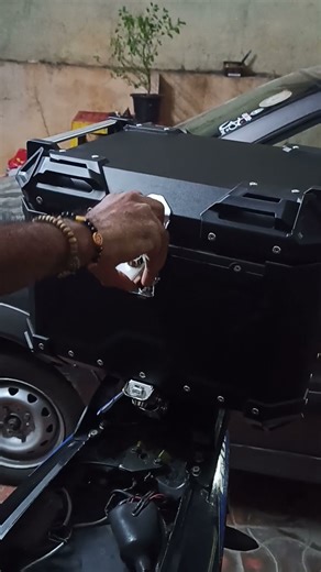 bike top box fitting