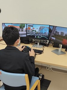 ドライビングシミュレータ―導入 脳卒中・脳外傷の既往がある方で、認知症の診断を受けていない方の自動車運転支援（運転再開のための評価）を行っております。医師の診察後、神経心理学的検査を実施し、必要な方にはドライビングシミュレーターによる評価、ならびに実車評価への紹介を行います。 詳しくはリハビリ担当まで。 #ドライブシュミレーター #人工関節 #熊本 #南区 #整形 #膝の痛み #腰痛 #大腿骨 #骨折 | にしくまもと病院