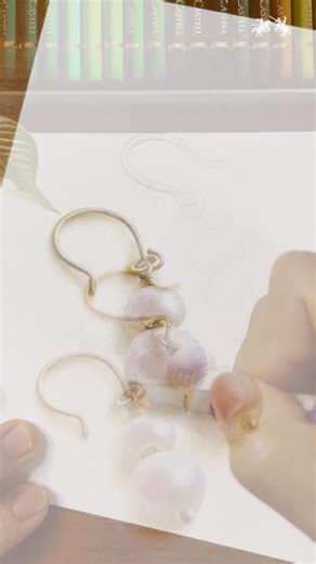 Want to create realistic metallic effects? Jing Shi demonstrates how to use the special shades from the Polychromos Artists' Color Pencils tin of 120. Learn how to make your drawings shine and emboss with the perfect blend of shimmer and depth. Stay tuned for part 3!​ #FaberCastell #Polychromos #Realism | Faber-Castell