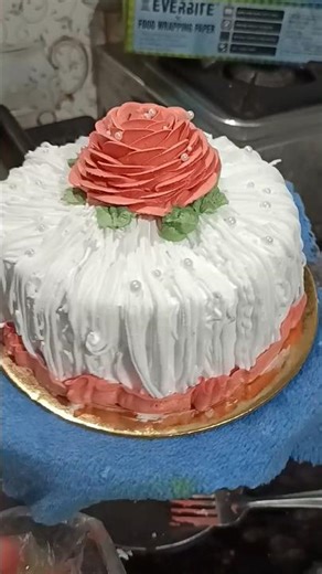 The Art of Icing: Red Rose Cake Design