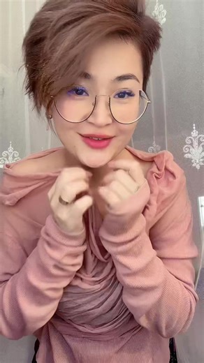 Stylish Off-the-Shoulder Pink Top Fashion Tips