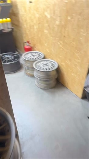 1.9K views · 17 reactions | Velg richten van een Volvo v70r Before and after in 1 shot ##hardcorewheels #savethewheels #wheels #cars #Volvo #volvov70 #volvov70r #wheelrepair #car #customcar #cars | Mk-wheels of art | Facebook