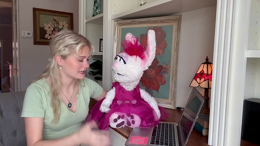 Petunia reacts to my my new song and music video! #darcilynne #react #petunia #funny | Darci Lynne