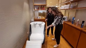 668K views · 16K reactions | PARLOR SA BAHAY? ‍♀️ You heard it right, meron niyan si Alice Eduardo sa napakalaki niyang bahay sa Metro Manila. Sa mga wine lovers, hindi rin siya pahuhuli sa mga collection kahit na light drinker siya.  #KarenDavilaYouTubeChannel WATCH the full vlog here: https://youtu.be/wmh00MoZhd4 | Karen Davila | Facebook