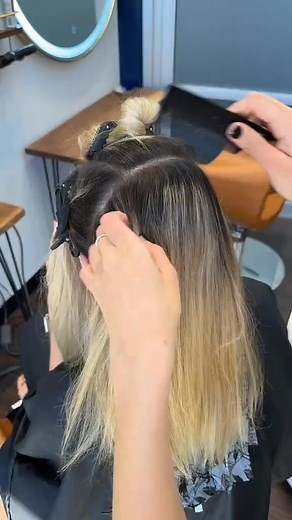 foils got me feeling spooky 🦇 #fallhairtrends #fallhaircolor #lowlights #haircolorformula #lowmaintenancehaircolor #redkenprotok #framar #haircolor #balayage #babylights #blendedhaircolor #colorformula #sandiegoblondespecialist #chicagoblondespecialist | San Diego Blonde Specialist