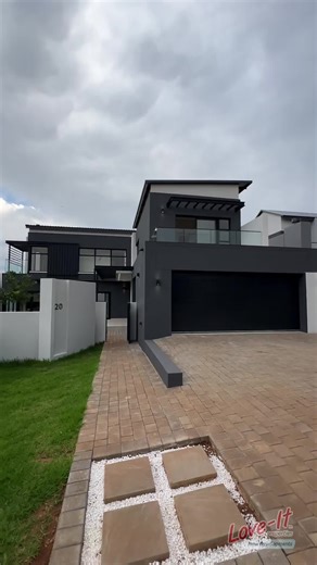 Luxury Family Home for Sale in Fountainbrook Estate