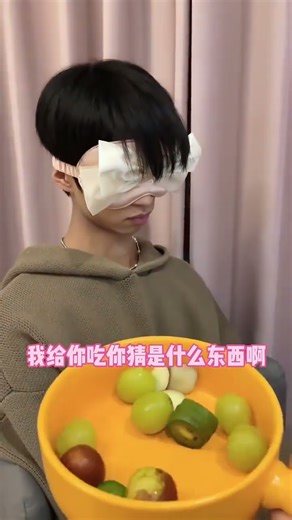 男朋友连夜把它扔进了垃圾桶，怕我半夜又偷亲他😂#vlog日常 #甜甜的恋爱 #情侣