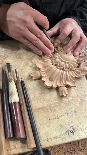 Pattern carving. #woodworking #asmr #woodscraft #diy