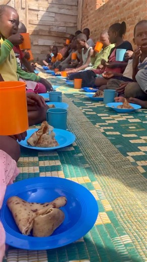 Please Help us Raise Cunds for Food for the children.Link in bio! #childrenscharity #hungerfree