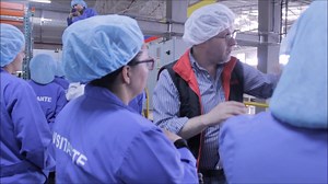 6K views · 117 reactions | Abrimos las puertas de nuestra planta en Tocancipá a beneficiarias del programa de becas "Mujeres Iluminando Mujeres" de nuestra Fundación Belcorp en Colombia. En esta entretenida jornada, conocieron las instalaciones de la planta que abastece al 75% de nuestros consumidores. | Belcorp | Facebook