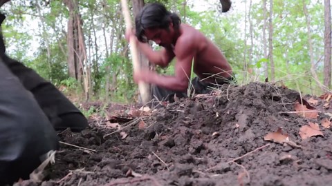 Digging the Most Beautiful Underground House with Two Pools