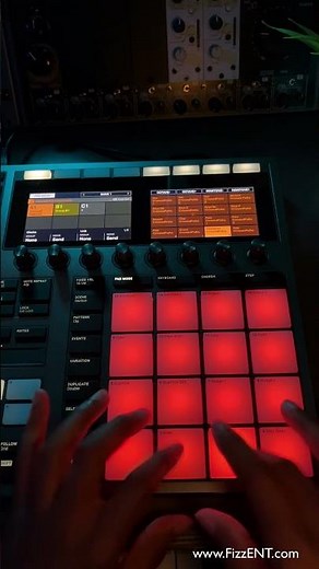Watch me make a beat on Maschine Plus