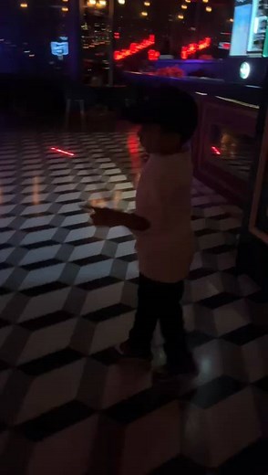 Reshabh Srivastava on Instagram: "Humma humma dance in mood. #viral #viralvideos #dance #insta #instagram"