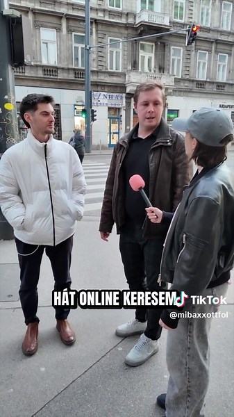 Armand, ha ezt látod szedd össze magad! Ha összefutnál velünk figyeld az insta sztorink! Ott posztoljuk, hogy épp merre járunk. Ha találkozunk velünk, még matricát is kaphatsz, szóval érdemes résen lenni. #mibaxxottfol #utcainterju #budapest #egyetem #diakelet #szakdolgozat