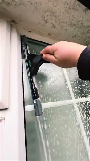 😱 Amazing Smart Window Cleaning Tool Best Gadget for Home 🏠 #shorts #WindowCleaningTools #stisfying