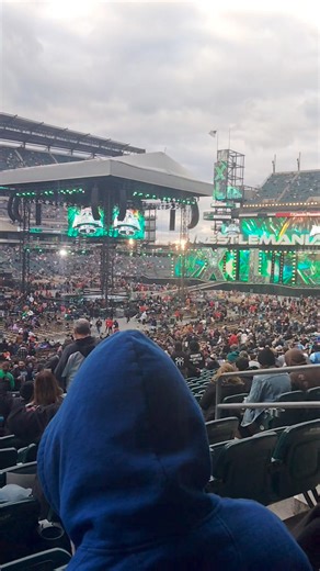 Lincoln financial field is getting packed for #WrestleMania40 #TheFinalBoss #TheAmericanNightmare #Philly 🔔 | TSL: The Sports Lounge