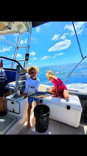 Poke bowls for days 🍣 🎣 🇨🇷#kidswhofish | Doc Carter