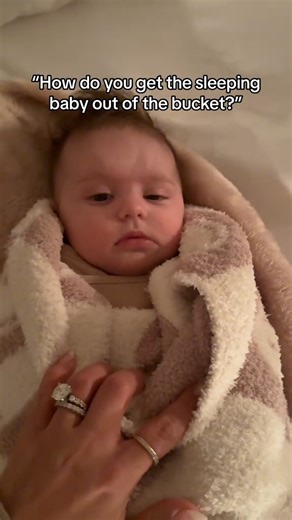 551K views · 2.2K reactions | How to get the sleeping baby out of the bucket! #babyhacks #parentingtips #parenting #reels #familygoals | Happilyevansafterr | Facebook
