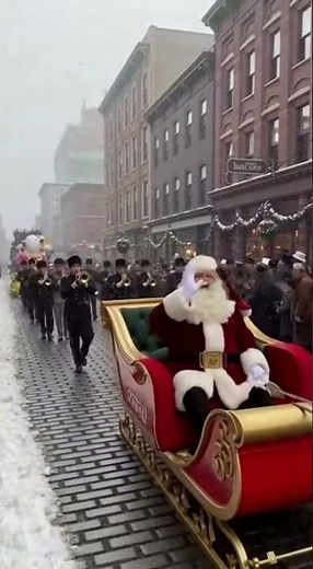 What If We Went Back to the 1905 Toronto Santa Claus Parade 🎅⏳
