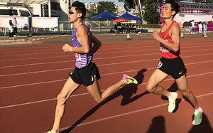 校运会 800m第二组拼刺刀