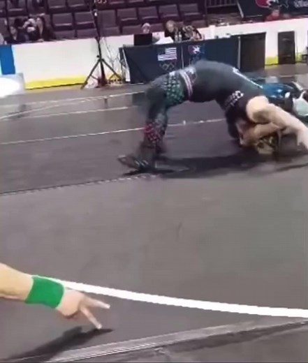 Check out tthis BRIDGE and throw by Nebraska's middle school standout Makayla Vasser! Never give up! Reposted from Nebraska Wrestling #BridgeTheD1vide #GirlsWrestle #SportForAll #AnyBODYCanWrestle #thisiswhatawrestlerlookslik #bridgethed1vide You can be whatever you desire in this sport because wrestling truly is for everyone! | National Wrestling Hall of Fame Dan Gable Museum