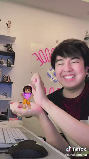 Exploring Dora Hand Doctor in Roblox Game