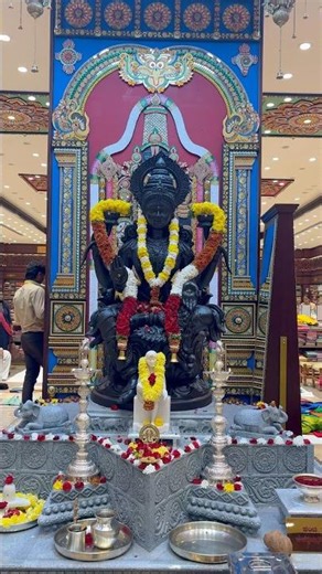 Divine darshan of Kanchi Kamakshi Amman 🙏 Varamahalakshmi Silks Mysuru