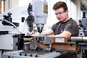 Erweitertes Ausbildungsprogramm: Bei Liebherr kann man die Betriebslogistik erlernen