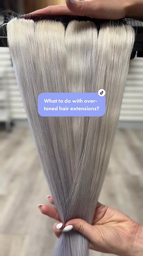 Accidentally over-toned your hair and now, you’re left with shades of blue, purple, grey or silver?😫🫣 This tends to easily happen to hair extensions as hair extensions are very porous and will suck up colour quicker than our natural hair. But don’t stress – read on for some effective tips for removing toner from hair. So if you have over toned extensions for a client or they have turned their locks purple by overusing purple shampoo here is what you can do👇 First, determine how bad it is.🫣 I