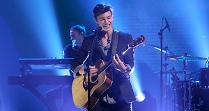 Shawn Mendes Performs ‘There’s Nothing Holdin’ Me Back’ on ‘The Tonight Show’ – Watch Now!