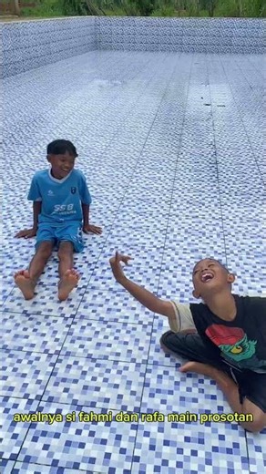 This kid's leg is sprained #shorts #minivlog #kidwargads #masalfinnn