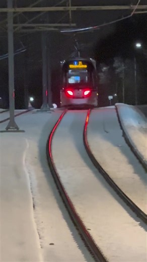 How railway overhead lines sray stable | Railway tensioning explained