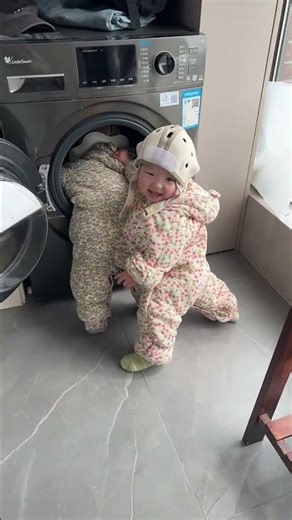 Twins' Laundry Day Surprise: Unboxed in the Washing Machine