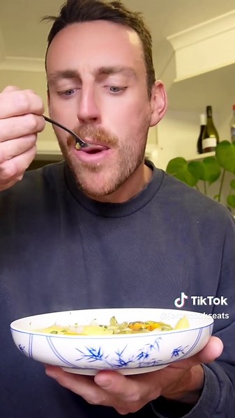 Delicious and Easy Hearty Chicken Soup Recipe for Cold Winter Nights