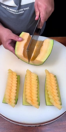 Slicing Cantaloupe: A Melon Carving Guide