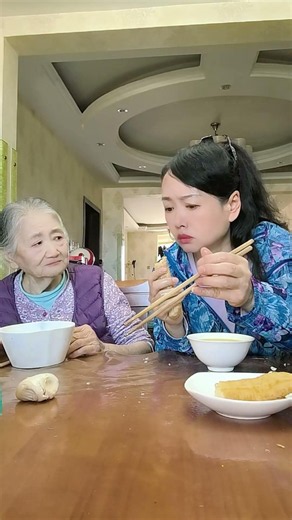 Grandma's trick makes eggs easier to pick up!