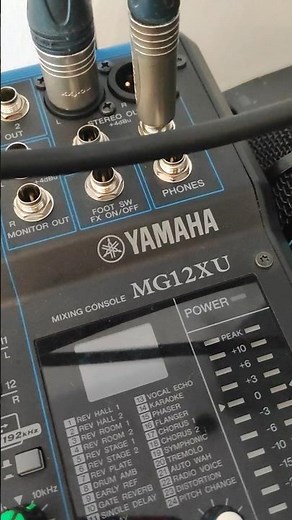 YAMAHA MG12XU (12 CHANNEL MIXER)