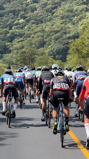 Así es el pedaleo del pelotón multicolor sobre la Ruta Nacional 14, 9na. etapa en desarrollo. | Radio Sonora 96.9 fm