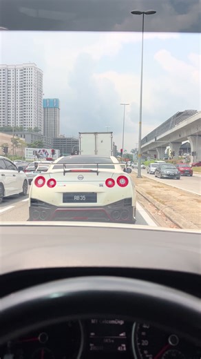 Exploring the VW Golf: Features and Reviews